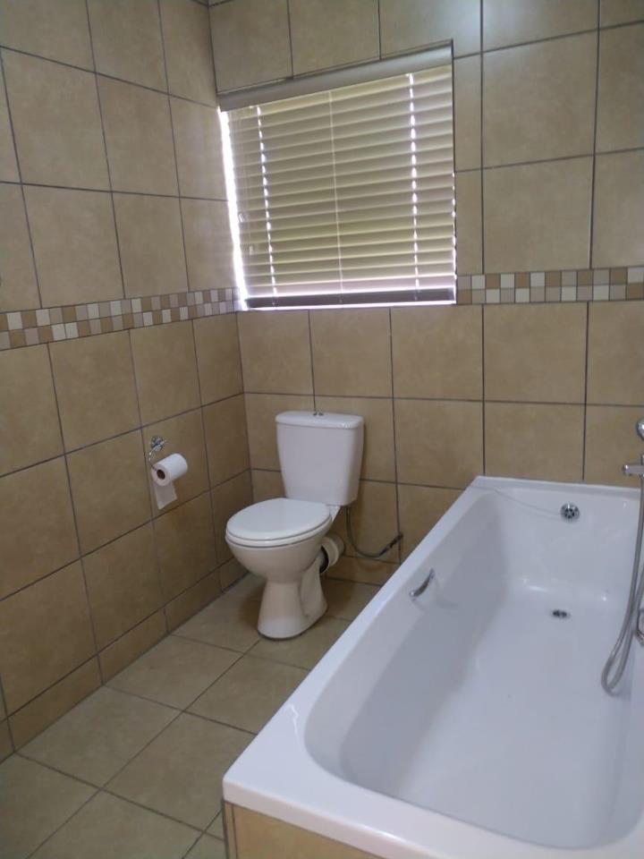 2 Bedroom Property for Sale in Langenhovenpark Free State